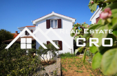 House with yard for sale, Ciovo Island (1)