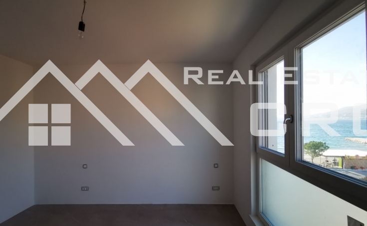 Penthouse in the first row to the sea for sale, Ciovo Island (16)