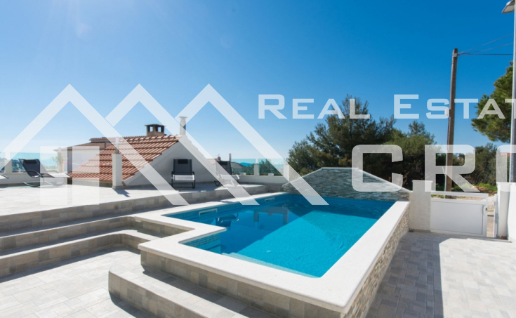 Fully furnished apartment house with a swimming pool, near the sea and a lovely beach, for sale (1)