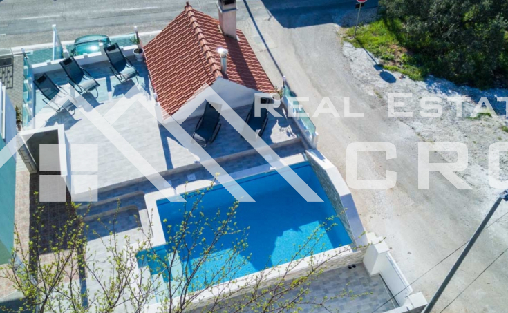 Fully furnished apartment house with a swimming pool, near the sea and a lovely beach, for sale (3)