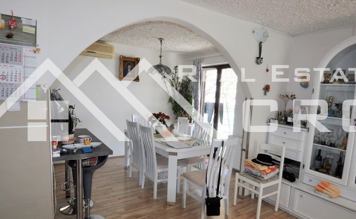 Fully furnished apartment house with a swimming pool, near the sea and a lovely beach, for sale (7)