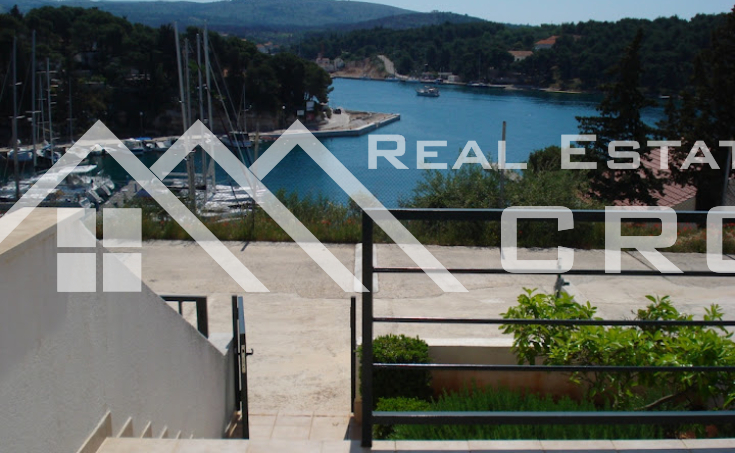 Apartment for sale, extremely attractive location in Milna, Brac island (2)