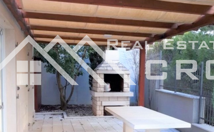 Villa with a roof terrace in a quiet location with a beautiful sea view, for sale (1)