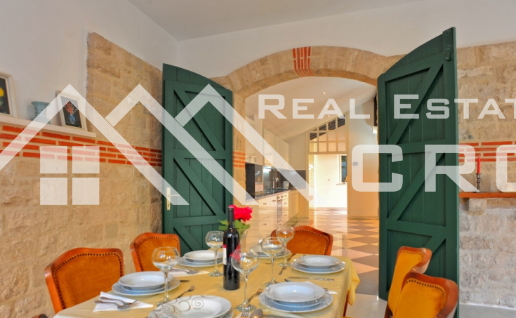 Magnificent stone villa with swimming pool and sea view on Brac Island, for sale (12)