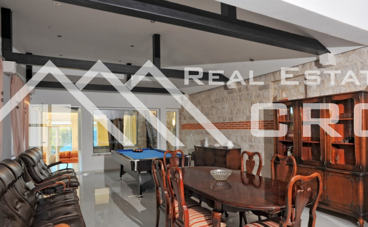 Magnificent stone villa with swimming pool and sea view on Brac Island, for sale (13)