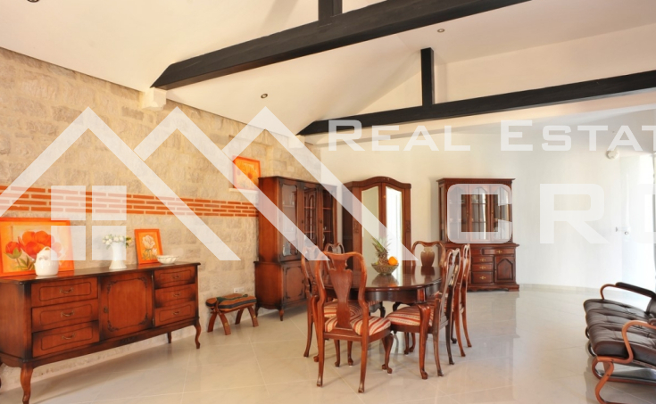 Magnificent stone villa with swimming pool and sea view on Brac Island, for sale (14)