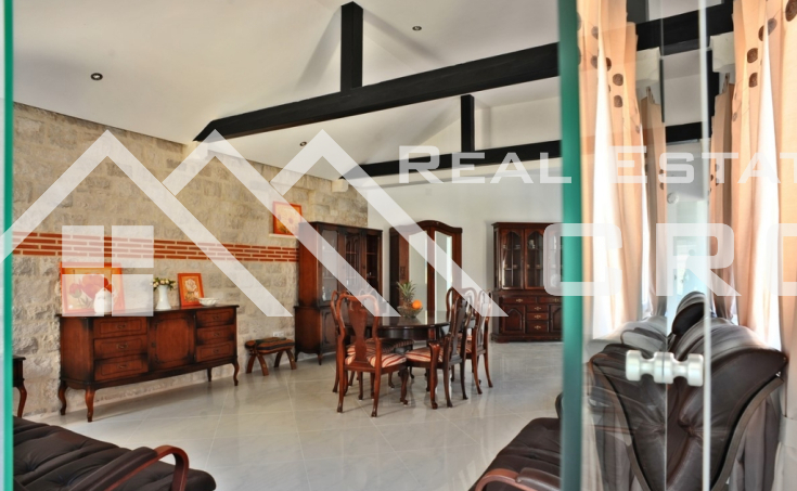 Magnificent stone villa with swimming pool and sea view on Brac Island, for sale (16)