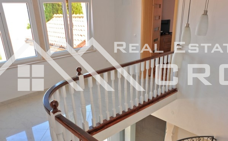 Magnificent stone villa with swimming pool and sea view on Brac Island, for sale (17)