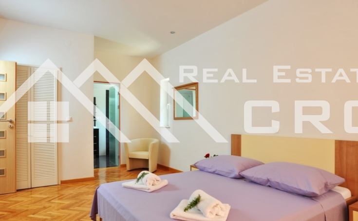 Magnificent stone villa with swimming pool and sea view on Brac Island, for sale (20)