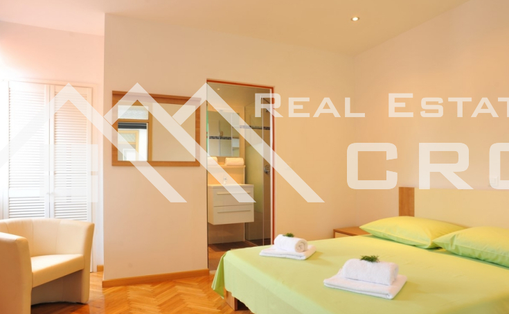 Magnificent stone villa with swimming pool and sea view on Brac Island, for sale (22)