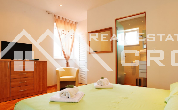 Magnificent stone villa with swimming pool and sea view on Brac Island, for sale (23)