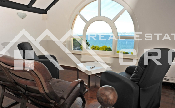 Magnificent stone villa with swimming pool and sea view on Brac Island, for sale (25)
