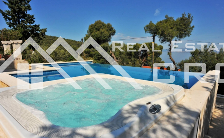 Magnificent stone villa with swimming pool and sea view on Brac Island, for sale (8)