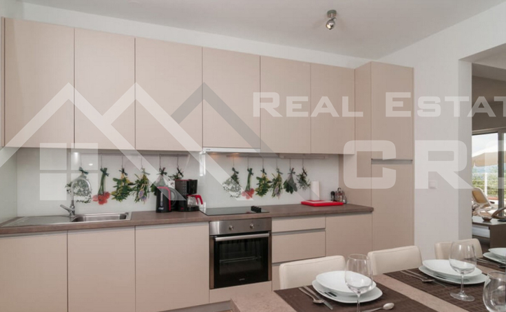 Beautiful villa in a quiet location with a lovely sea view, for sale (10)