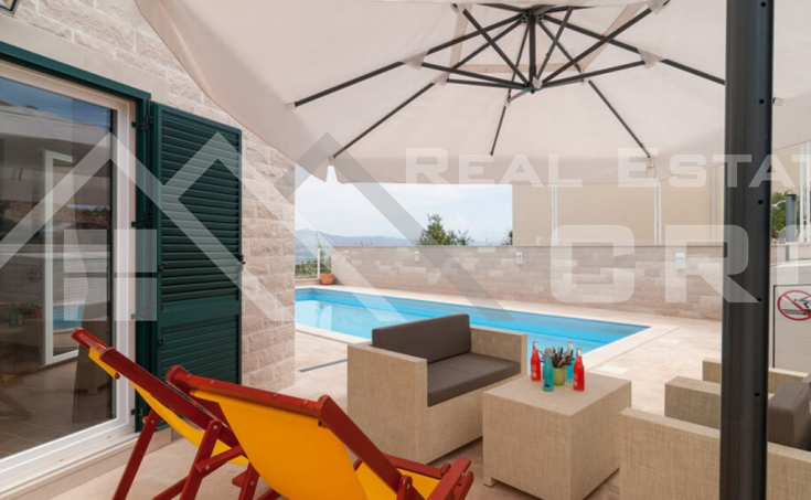 Beautiful villa in a quiet location with a lovely sea view, for sale (8)