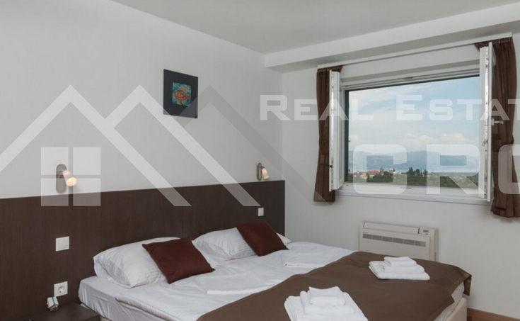 Beautiful villa in a quiet location with a lovely sea view, for sale (9)