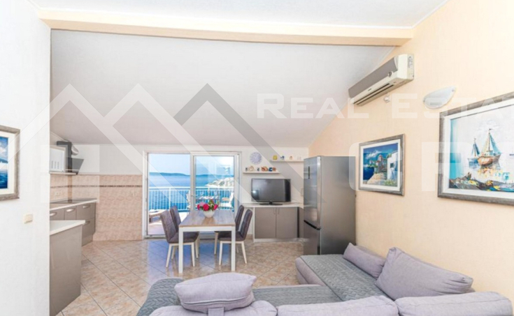 Apartment house with a swimming pool and a garage, for sale (12)