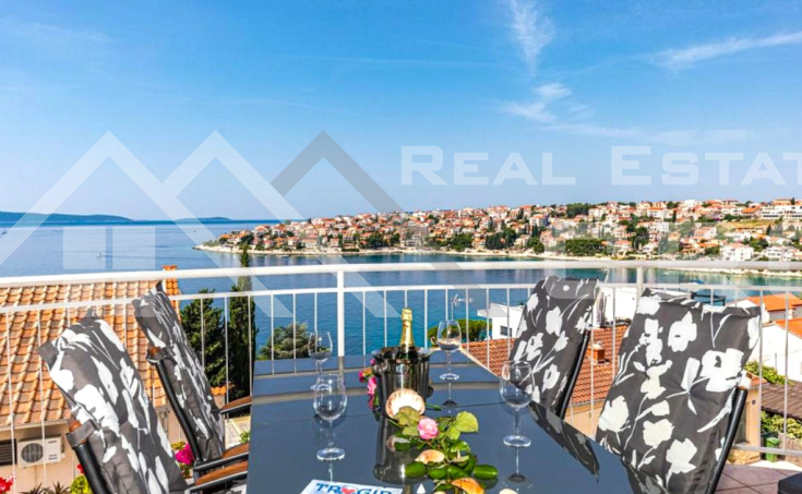 Nekretnine Čiovo - Apartmanska kuća sa bazenom i garažom, na prodaju