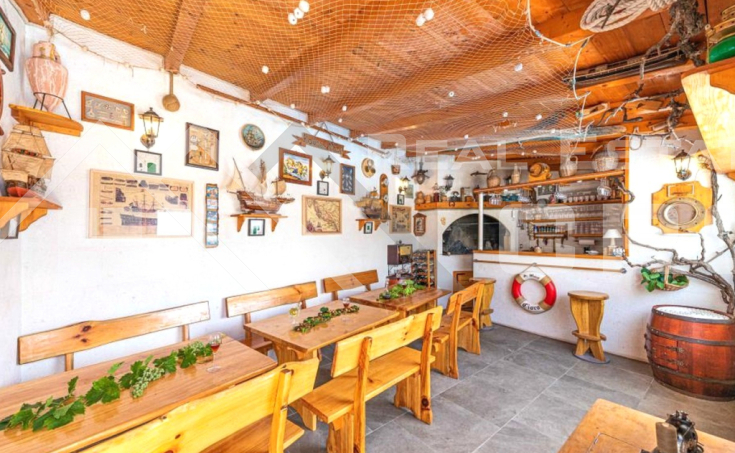 Apartment house with a swimming pool and a garage, for sale (17)