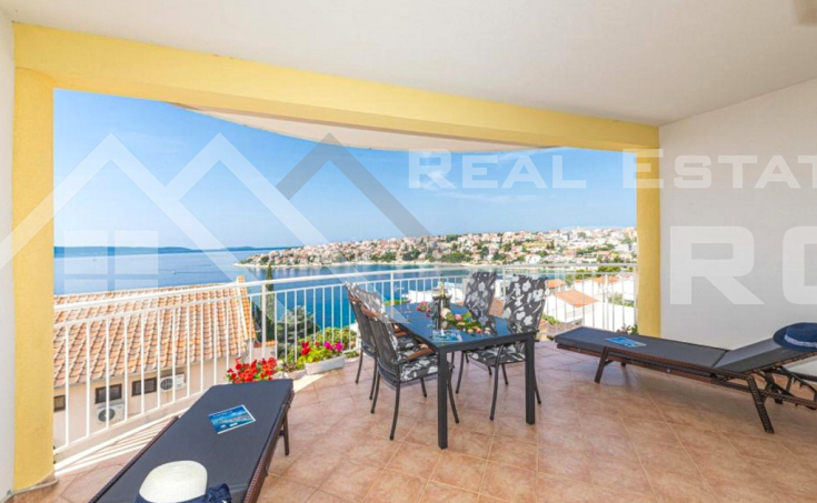 Apartment house with a swimming pool and a garage, for sale (3)