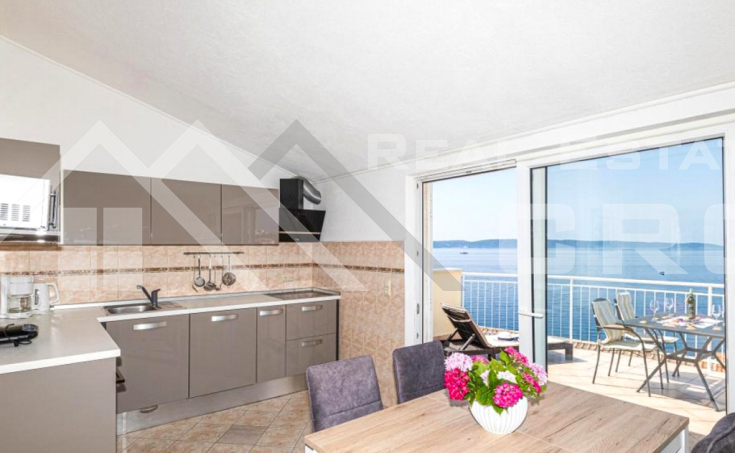 Apartment house with a swimming pool and a garage, for sale (4)