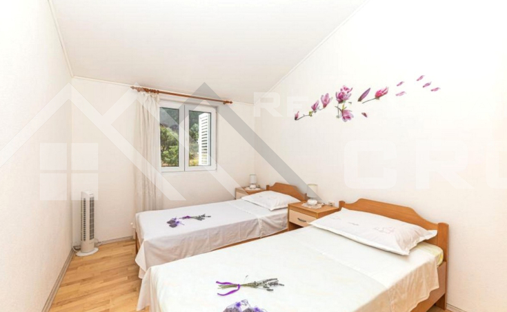 Apartment house with a swimming pool and a garage, for sale (7)