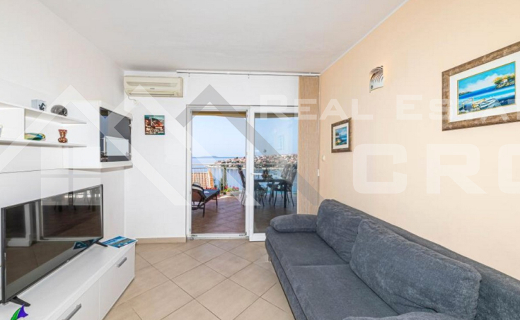 Apartment house with a swimming pool and a garage, for sale (9)