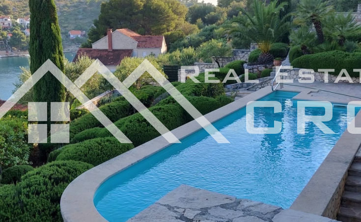 Villa with swimming pool and sea view for sale, Brac Island (2)