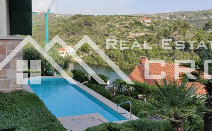 Villa with swimming pool and sea view for sale, Brac Island (3)