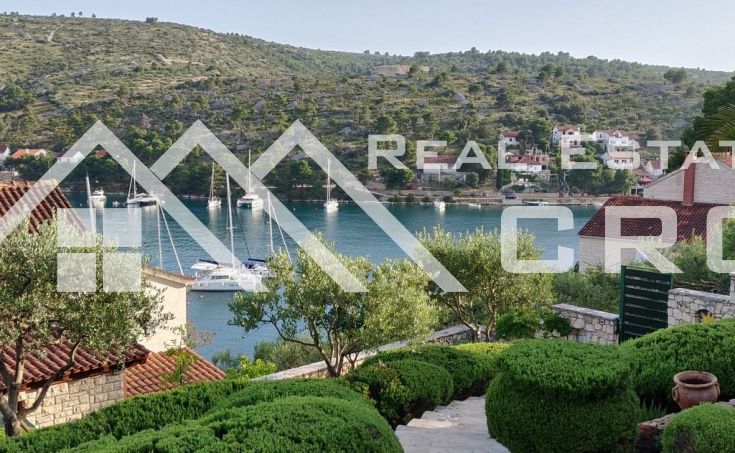 Villa with swimming pool and sea view for sale, Brac Island (4)