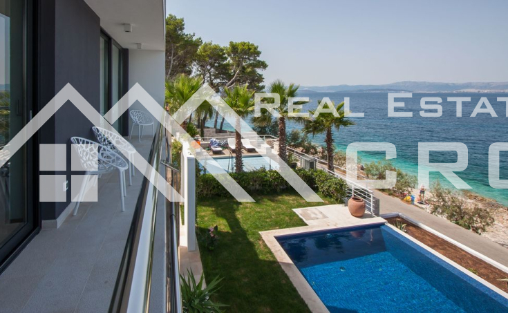 Brac properties - Luxurious villa in the first row to the sea for sale