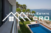 Luxurious villa in the first row to the sea for sale (1)