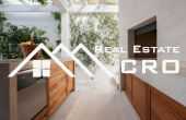 Luxurious villa in the first row to the sea for sale (14)