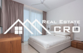 Luxurious villa in the first row to the sea for sale (16)