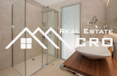 Luxurious villa in the first row to the sea for sale (18)