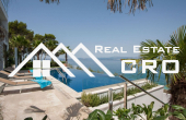 Luxurious villa in the first row to the sea for sale (6)