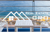 Luxurious villa in the first row to the sea for sale (8)