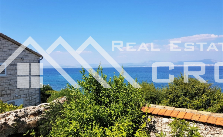 Old stone house with garden close to the sea in Sutivan for sale (11)