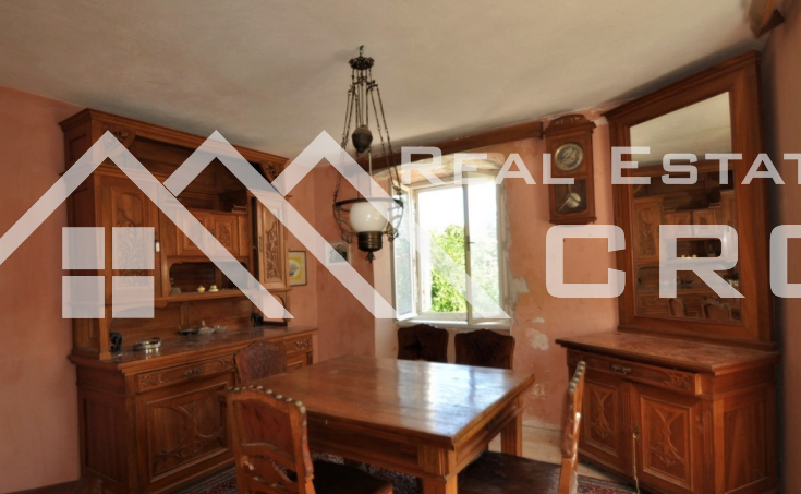 Old stone house with garden close to the sea in Sutivan for sale (6)