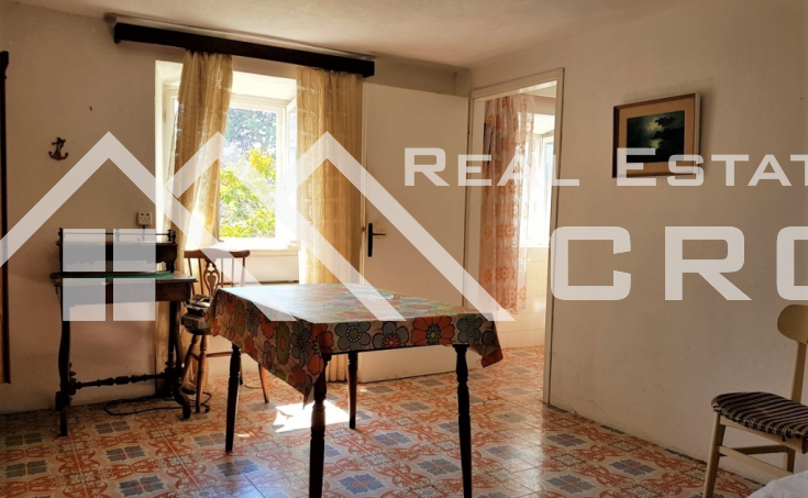 Old stone house with garden close to the sea in Sutivan for sale (7)