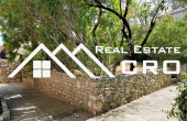 Old stone house with garden close to the sea in Sutivan for sale  (5)