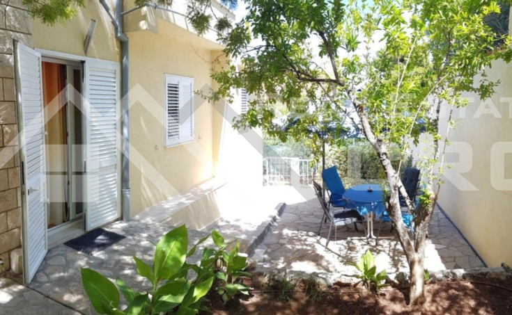 Detached apartment house in Supetar, for sale (1)