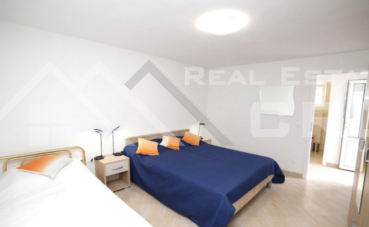 Detached apartment house in Supetar, for sale (2)