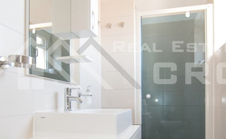 Detached apartment house in Supetar, for sale (6)