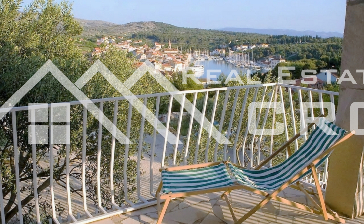 Immobilien Brac - Doppelhaushälfte mit wunderschönem Meerblick, in ruhiger Umgebung, zum Verkauf