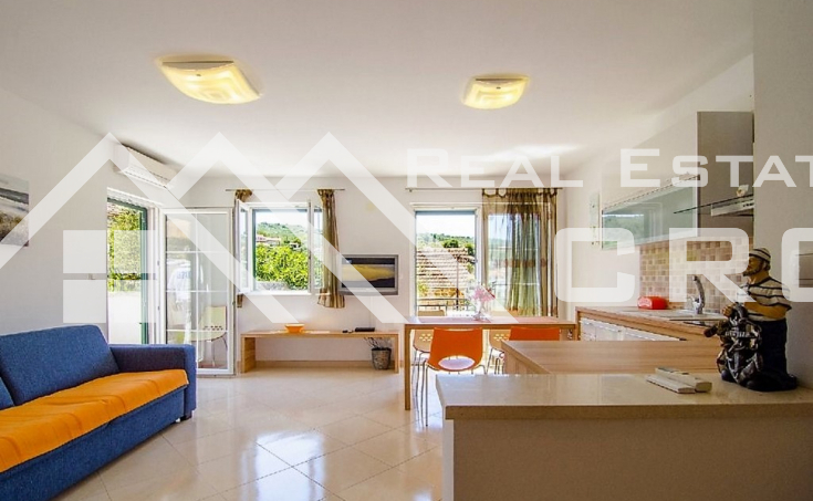 Nekretnine Brač - Apartman s prekrasnim pogledom na more na prodaju, Splitska, otok Brač 