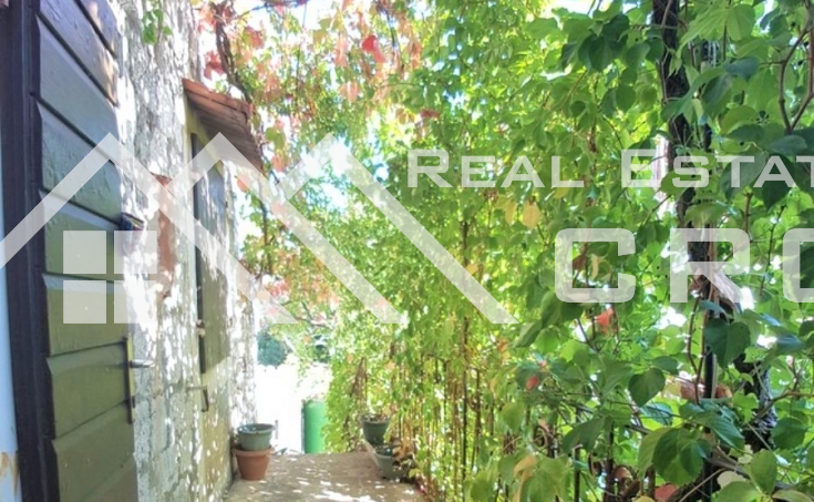 Beautiful stone house with big garden in Supetar, island Brac, for sale (2)