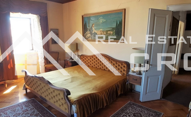 Beautiful stone house with big garden in Supetar, island Brac, for sale (8)