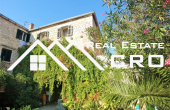 Beautiful stone house with big garden in Supetar, island Brac, for sale (1)