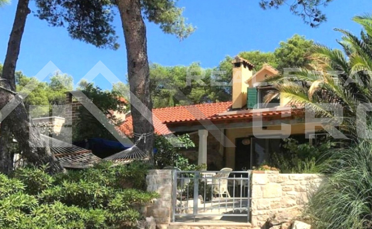 Semi-detached house with a pool in a private location, just above a beach, for sale (1)